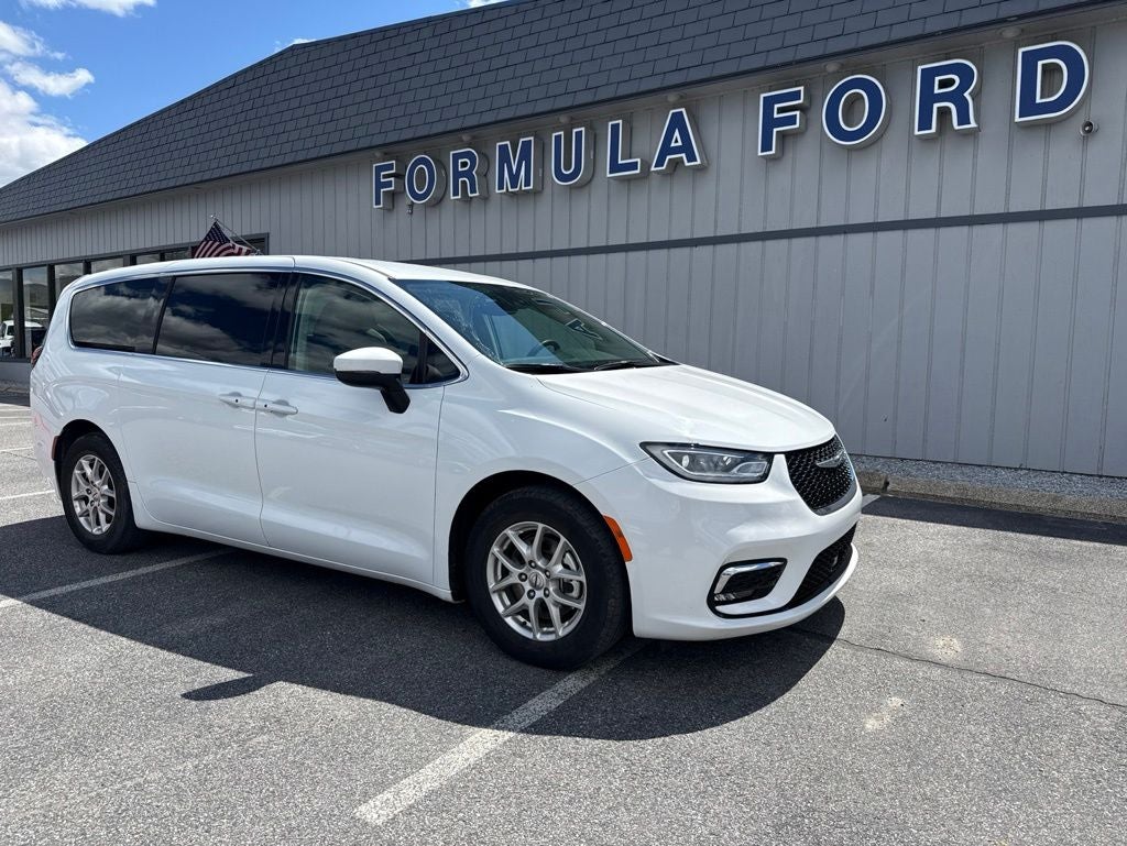 2023 Chrysler Pacifica Touring L in Bright White Clearcoat — front three-quarter view